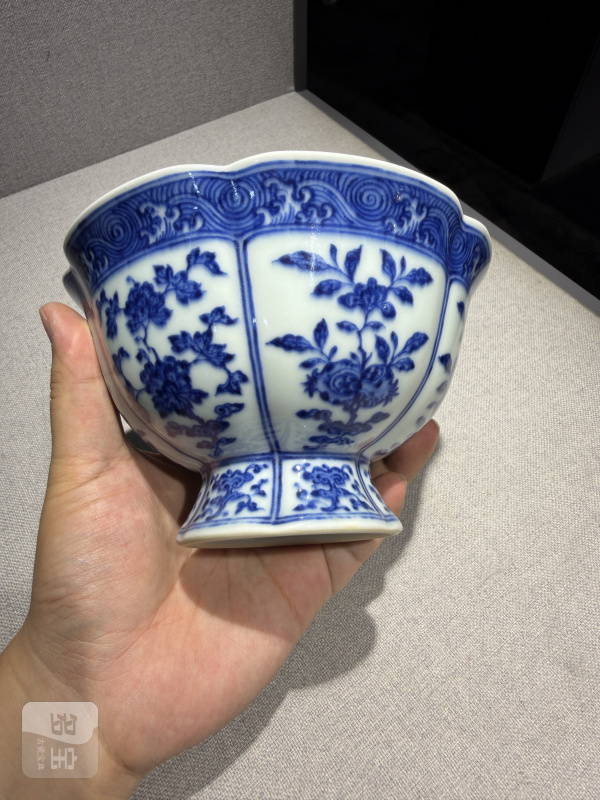 清雍正 青花折枝花卉纹花口高足碗 - 图5